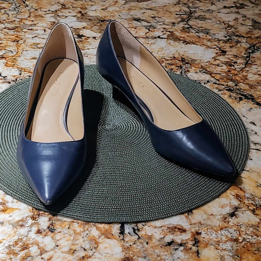 Talbots Classic Dark Blue Heels. Women's Size 9 - Picture 7 of 16